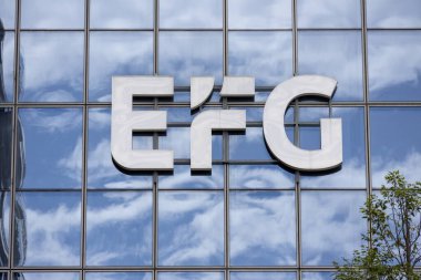 Singapur - 31 Mayıs 2025: Singapur 'daki bina cephesinde EFG özel bankasının imzası. EFG Bank İsviçre merkezli bir özel bankacılık grubudur