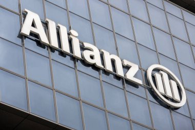 Singapur - 31 Mayıs 2025: Singapur 'daki inşaat cephesinde Allianz' ın imzası. Allianz SE, Alman çok uluslu finans hizmetleri şirketidir.