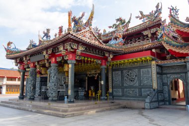 Kuala Pilah, Malezya - 10 Mayıs 2025: Malezya 'nın Kuala Pilah kentinde bulunan Si Thian Kong manzarası. Tanrı 'nın bu tapınakta taptığı ana ilah Dokuz İmparator Tanrısıdır.