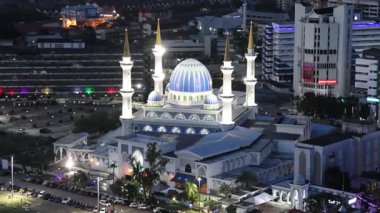 Kuantan, Malezya - 13 Haziran 2025: Ariel view of Sultan Ahmad 1 Cami in Kuantan city, Malezya. Camiye Pahang 'ın ilk hükümdarı Sultan Ahmad Şah el-Mu' adzam 'ın adı verildi.