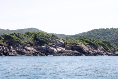 Malezya, Redang Adası Long Beach 'te güzel ve eşsiz bir kaya oluşumu..