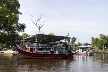 Merang, Malezya - 16 Haziran 2025: Terengganu, Malezya 'daki Merang iskelesinin görüntüsü. Merang Jetty, Malezya 'nın Terengganu eyaletinde yer alan küçük bir liman.
