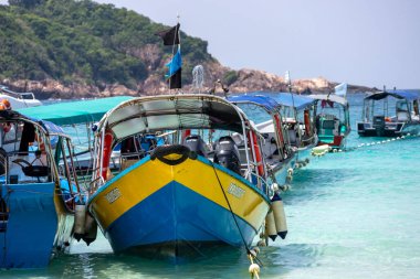 Redang Adası, Malezya - 14 Haziran 2025: sürat teknesi Redang Adası, Malezya. Sürat teknesi Redang Adası 'ndaki en önemli ulaşım aracı..