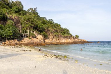 Redang Adası, Malezya - 14 Haziran 2025: Redang Adası ve beyaz kumlu plajları. Redang Adası Malezya 'nın popüler bir adasıdır. Dalış, şnorkelle yüzme ve plajların keyfini çıkarmak için.