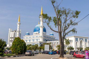 Kuantan, Malezya - 13 Haziran 2025: Kuantan şehrinde Sultan Ahmad 1 Camii. Camiye Pahang 'ın ilk hükümdarı Sultan Ahmad Şah el-Mu' adzam 'ın adı verildi.