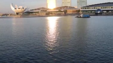 Singapur-4 Haziran 2025: Marina Körfezi 'nde Singapur silueti, canlı şehrin merkezi