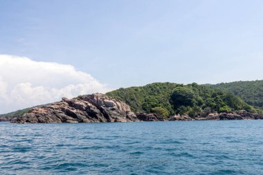 Malezya, Redang Adası Long Beach 'te güzel ve eşsiz bir kaya oluşumu..