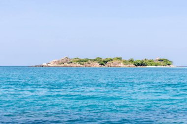 Malezya, Redang Adası civarındaki küçük bir ada. Redang Adası kristal berrak suyu ve beyaz kumlu plajlarıyla tanınır.