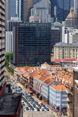 Singapur - 1 Ağustos 2025: gündüz vakti Singapur şehir merkezi manzarası. Singapur 'un ana ticaret ve finans merkezi konumundadır..