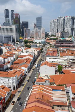 Singapur - 1 Ağustos 2025: Singapur 'un Çin Mahallesi Ariel Manzarası. Çin Mahallesi modaya uygun lokantalara, vızıldayan barlara ve eski moda cazibeye ev sahipliği yapar.