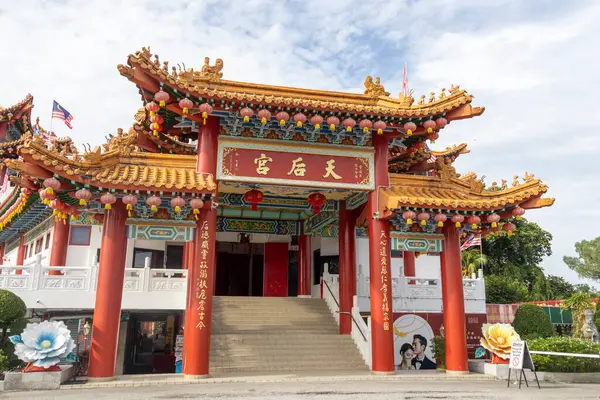 Kuala Lumpur, Malezya-15 Ağustos 2025: Thean Hou Tapınağı Kuala Lumpur, Malezya. Tapınak, Çin deniz tanrıçası Mazu 'ya adanmış altı katlı bir tapınaktır.