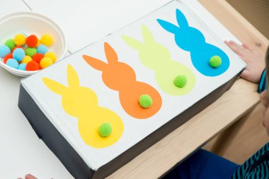 Anaokulu için mantıklı görevler. Çocuk istihdamı, iyi motor becerileri eğitimi, odaklanmayı öğrenme, görev tamamlama, çocukların motivasyonu. DIY Montessori tema etkinlikleri evde.
