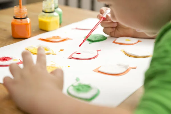 Otoño Niño Árbol Para Colorear Dejar Forma Almohadillas Algodón Arte Fotos De Stock Sin Royalties Gratis