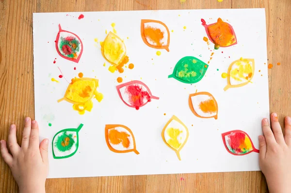 Otoño Niño Árbol Para Colorear Dejar Forma Almohadillas Algodón Arte Imágenes De Stock Sin Royalties Gratis