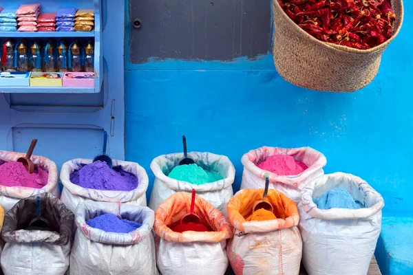 Красочные Специи Красители Улице Голубого Города Шефшауэн Марокко — стоковое фото