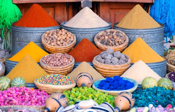 Många Färgglada Kryddor Gatubutik Marrakech Morocco — Stockfoto