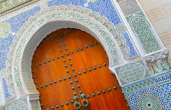 Fes Maroko Oszałamiające Ręcznie Malowane Drzwi Starego Meczetu Ręcznie Rzeźbionymi — Zdjęcie stockowe