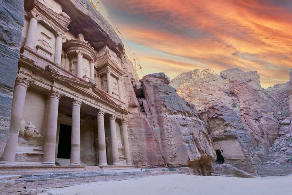 Kayıp Şehir Petra Hazine Tapınağı Nın Önü Taş Duvara Oyulmuş — Stok fotoğraf