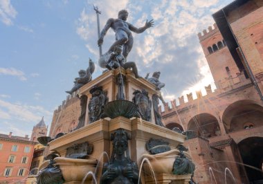 İtalya, Emilia-Romagna- Bolonya Piazza del Nettuno 'daki Neptün Pınarı