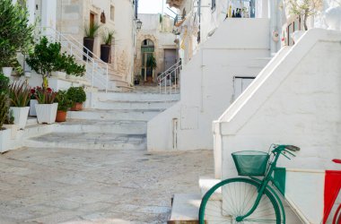 Antik Puglia 'nın işaretleri. Beyaz şehir. Ostuni..