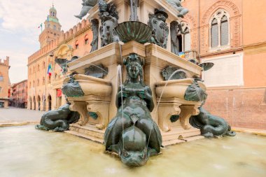İtalya, Emilia-Romagna- Bolonya Piazza del Nettuno 'daki Neptün Pınarı