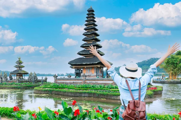Viajera Pura Ulun Danu Beratan Templo Bedugul Lago Bali Indonesia — Foto de Stock