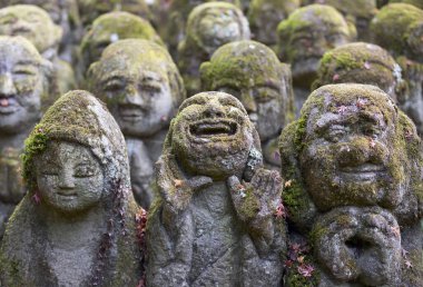Otagi Nenbutsu-ji Tapınağının Buda heykeli. Sagano, Kyoto, Japonya.
