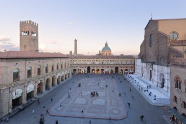 Piazza Maggiore 'un panoramik manzarası - Bolonya, İtalya