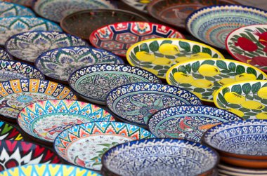 Kaplamalar ve semt pazarı Buhara şehri ' Uzbekistan.Traditional Hatıra tencere.