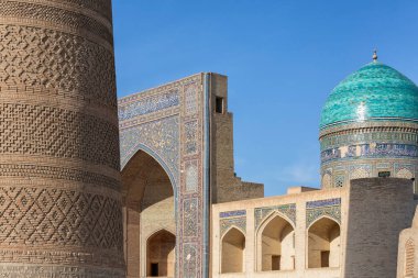 Po-i-Kalan 'dan Kalan Minaret Emir ve Alim Khan medrasah' ın (Poi Kalan) görüşü - İslam dini kompleksi
