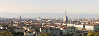 İtalya 'nın Piedmont bölgesindeki Torino şehrinde önemli bir yapı olan Köstebek Antonelliana hava panoramik manzarası
