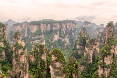 Zhangjiajie Ulusal Orman Parkı, gün batımında, Wulingyuan, Hunan, Çin