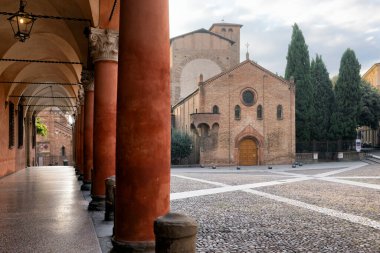 Bolonya, İtalya. Yedi Kilise olarak bilinen Santo Stefano Bazilikası. Emilia-Romagna bölgesi.