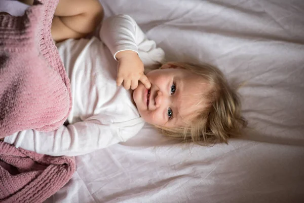 Baby Sleeping Bed Child Lies Light Blanket Open Eyes Baby — стокове фото