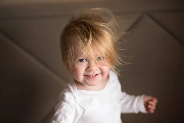 Little Girl Looking Camera — Stock Photo, Image