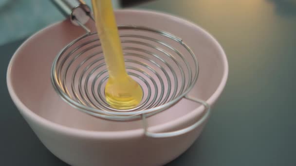 Liquid Raw Broken Egg Separator Separate Egg White Yolk Separately — Stock Video