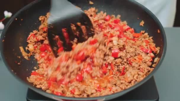 Smażone Warzywa Mięso Mielone Głębokiej Patelni Środek Stołu Gotowanie Kuchni — Wideo stockowe