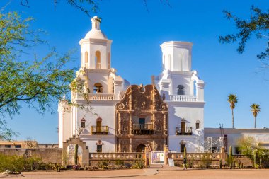 Tucson, AZ, ABD - 1 Nisan 2022 San Xavier del Bac Misyon Kilisesi