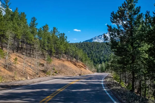 コロラド州コロラドスプリングスへの長い道のり ストック写真