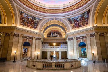 Oklahoma City, OK, USA - 16 Eylül 2022 Oklahoma Eyalet Kongre Binası 'nın iç binasının geniş koridorları