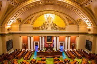 Minnesota, MN, ABD - 8 Haziran 2022: Minnesota Eyalet Meclisi 'nin büyük toplantı salonu