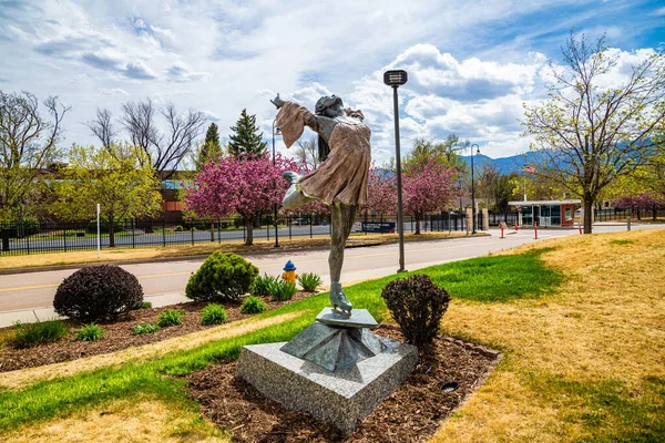 コロラド州コロラドスプリングス2022年5月7日 米国オリンピック パラリンピック彫刻 ストック写真