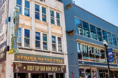 Nashville, TN, ABD - 29 Haziran 2022: Çıplak Honky Tonk