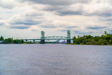 Kuzey Carolina 'daki Cape Fear Memoria Köprüsü, Wilmington Sahili