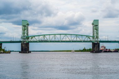 Kuzey Carolina 'daki Cape Fear Memoria Köprüsü, Wilmington Sahili