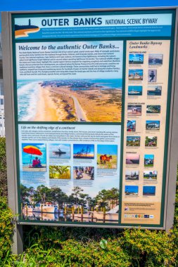 Cape Hatteras NS, NC, ABD - 13 Ağustos 2022: Otantik Dış Kıyılara Hoşgeldiniz