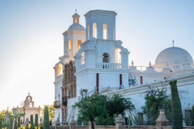 Tucson, AZ, ABD - 4 Mayıs 2023: San Xavier del Bac Misyon Kilisesi