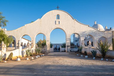 Tucson, AZ, ABD - 4 Mayıs 2023: San Xavier del Bac Misyon Kilisesi