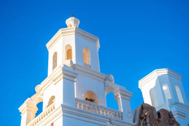 Tucson, AZ, ABD - 4 Mayıs 2023: San Xavier del Bac Misyon Kilisesi