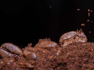 Freshly roasted coffee beans. Macro photos.